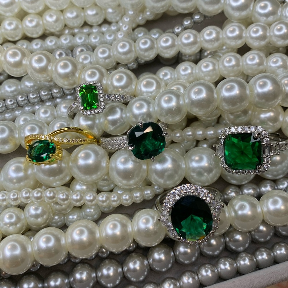 # emerald green gemstone ring
